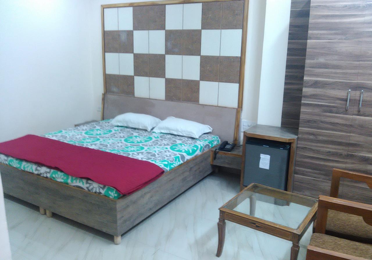 Hotel Palace Hoshiarpur 외부 사진