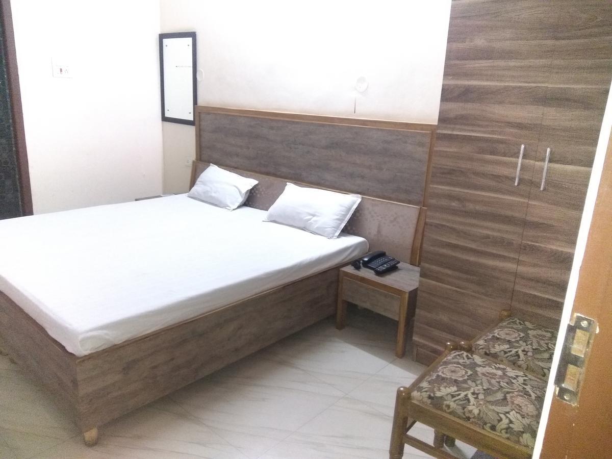 Hotel Palace Hoshiarpur 외부 사진